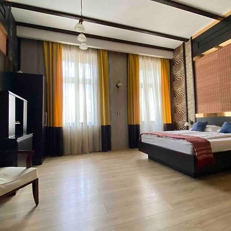 Safari Royal Apartment Oradea Exterior foto