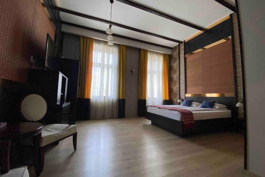 Safari Royal Apartment Oradea Exterior foto